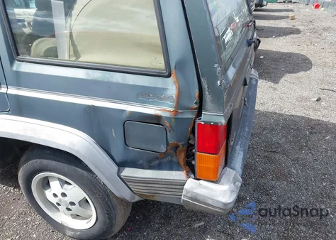 1992 Jeep Cherokee Laredo z USA, uszkodzony, nr VIN 1J4FJ58S0NL157571